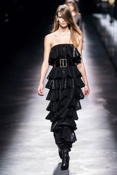 Look 32